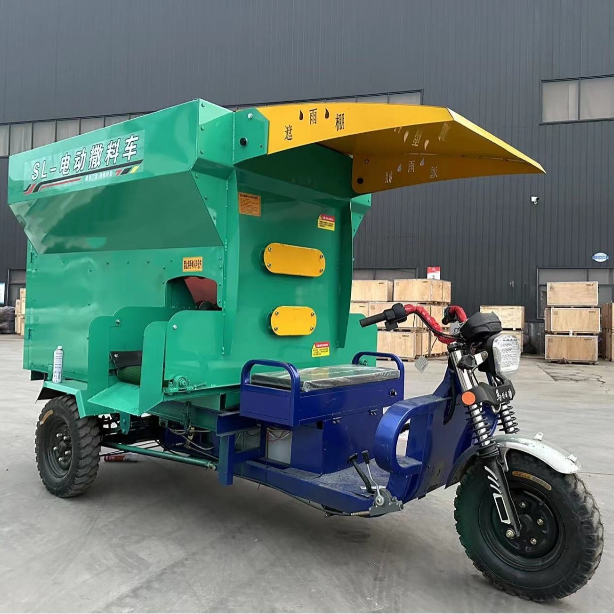 电动牛羊撒料车养殖场专用喂料机草料饲料全自动一体化自动喂料车图3