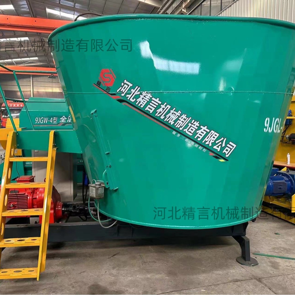 tmr立式大功率全混合日粮制备机牛羊饲料草料切割柔丝搅拌一体机图4