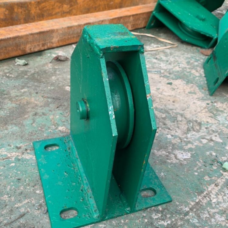 高端猪舍刮粪机不锈钢刮粪板 钢丝绳 球墨铸铁转角轮齐全图4