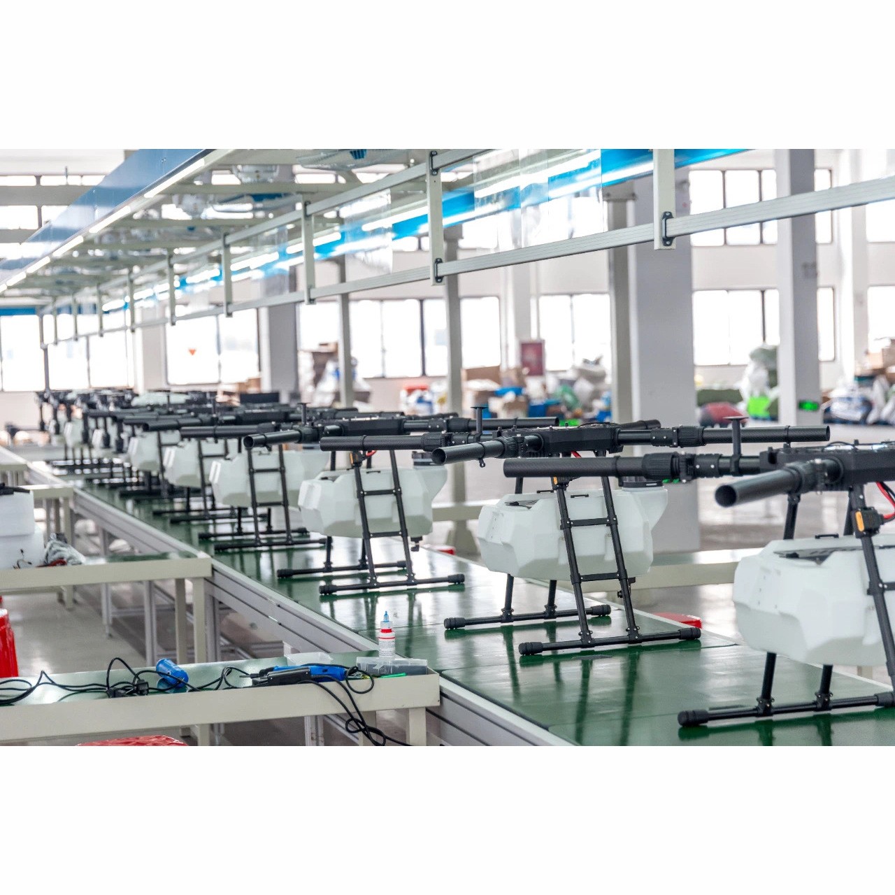 跨境批发零售自主研发生产6L10L16L20L30L打药喷洒农用植保无人机图5