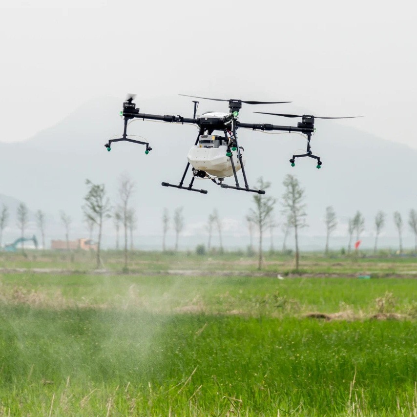 跨境批发零售自主研发生产6L10L16L20L30L打药喷洒农用植保无人机图2