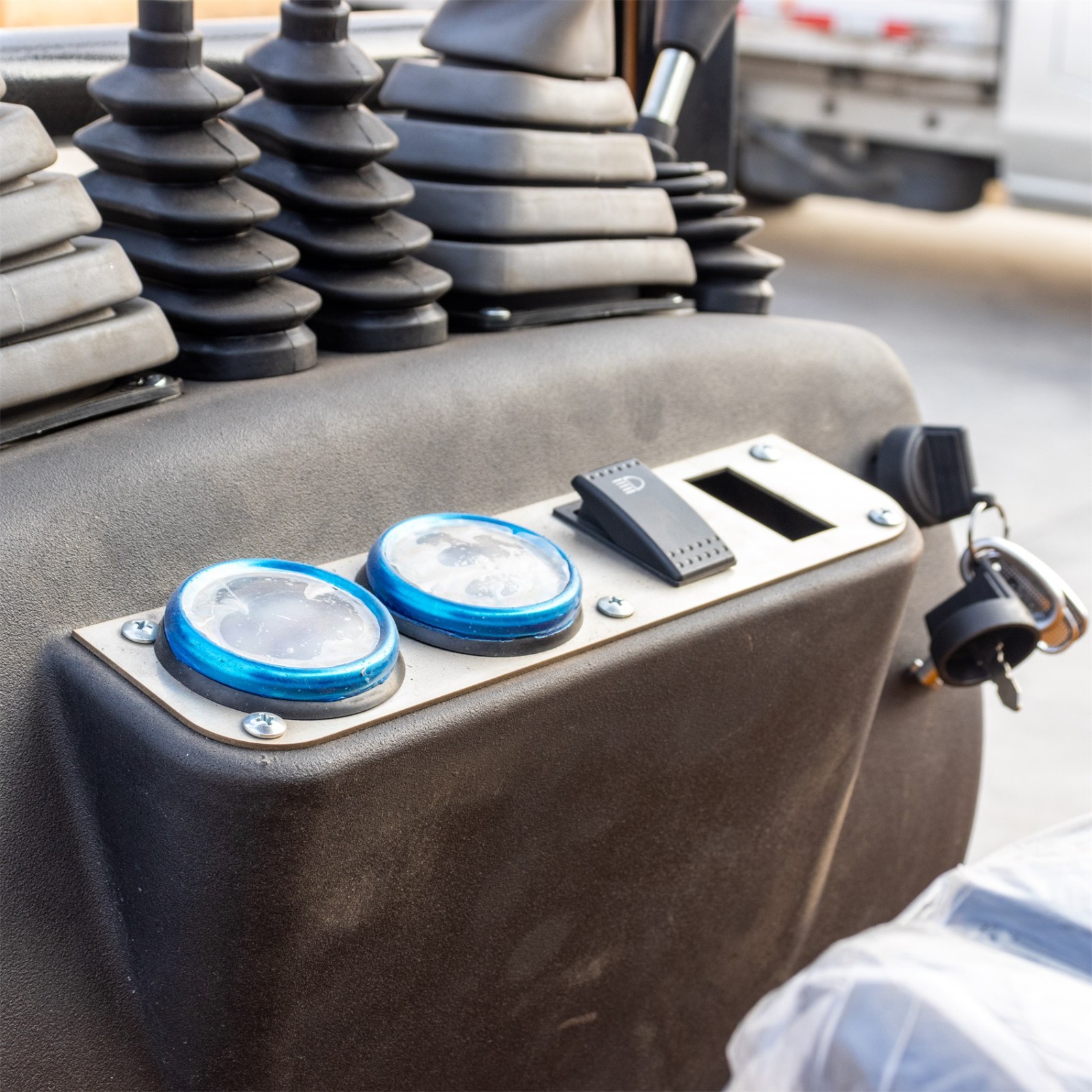 新款10G农用小型挖机 1-2吨挖机果园种植挖坑 出口法国家用小挖图3