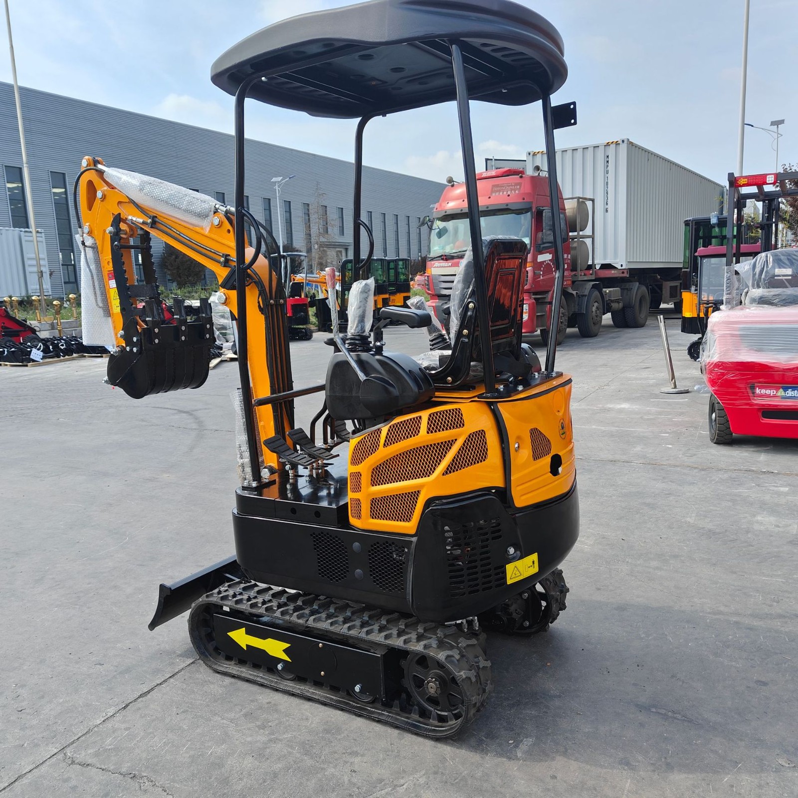 小型挖掘机 出国外家用果园挖土15微型小沟机 农用工程小型挖掘机图3