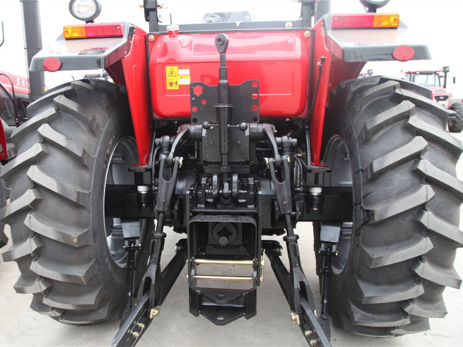 东方红LX1204轮式拖拉机图2