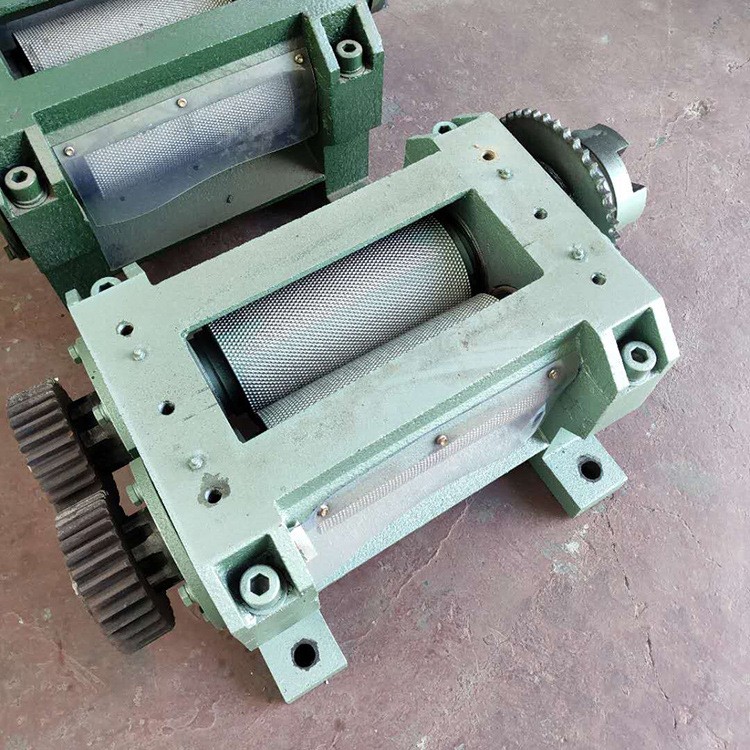 干法有机肥造粒机 复混肥双辊挤压制粒设备 粉末对辊挤压造粒机图4