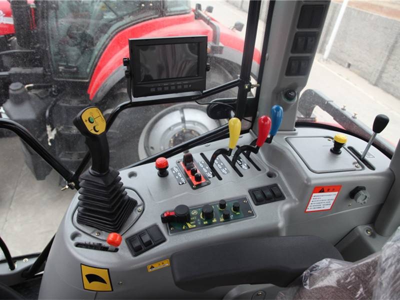 东方红LF2204轮式拖拉机图5