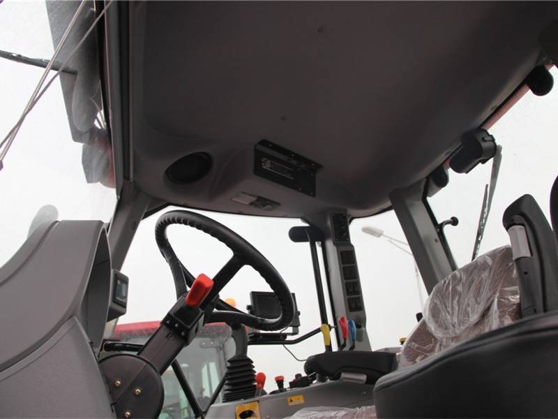 东方红LF2204轮式拖拉机图3