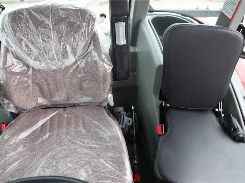 东方红LF2204轮式拖拉机图2