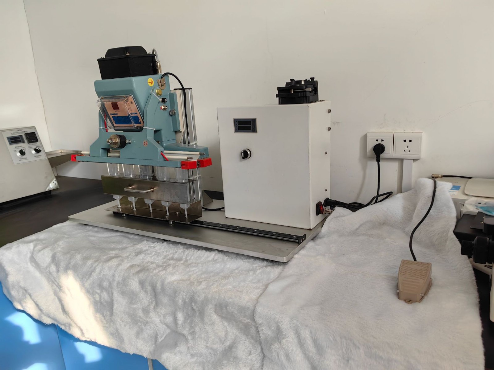 洛克牙膏瓶式封口机猪精液灌装机加热封口灌装机图4