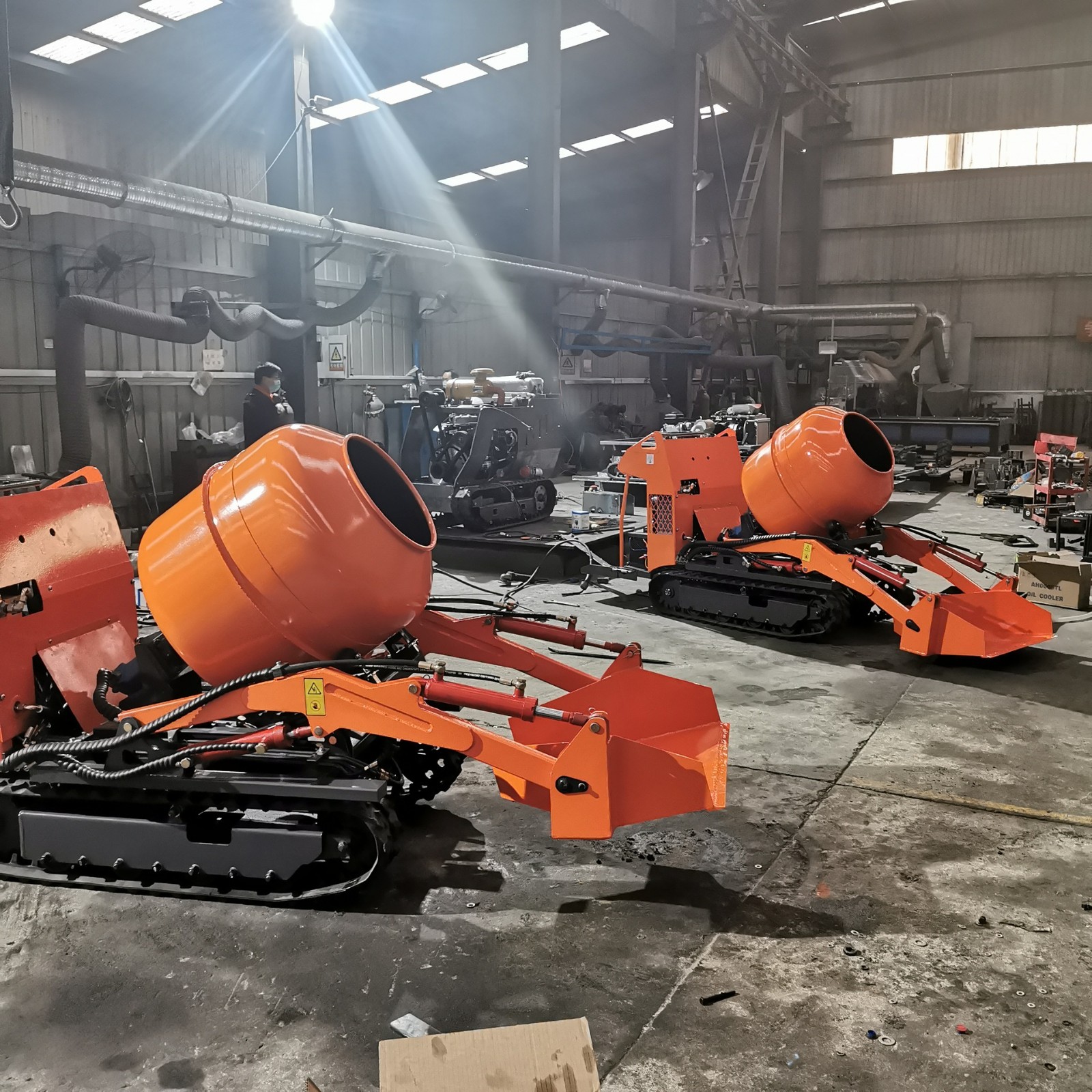 全地形履带混凝土搅拌车柴油款自上料搅拌罐600升水泥搅拌站图3