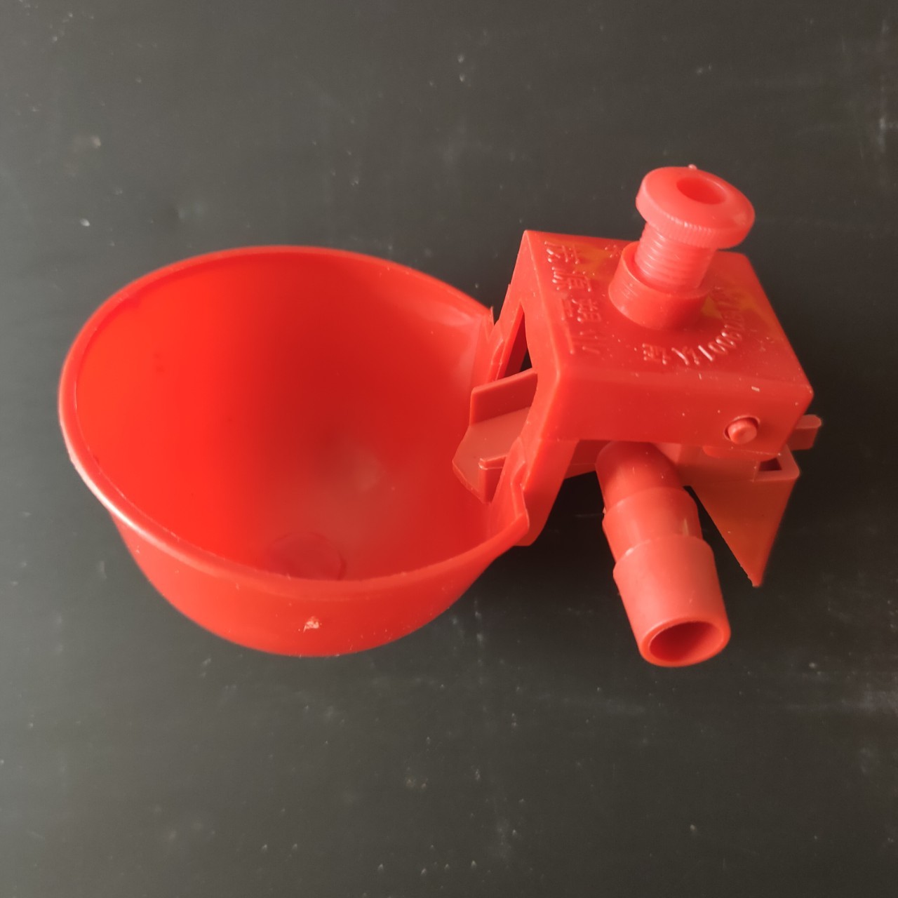 茂源塑业生产 红色塑料 可调节水位饮水器 鹌鹑饮水碗 小鸟自动饮