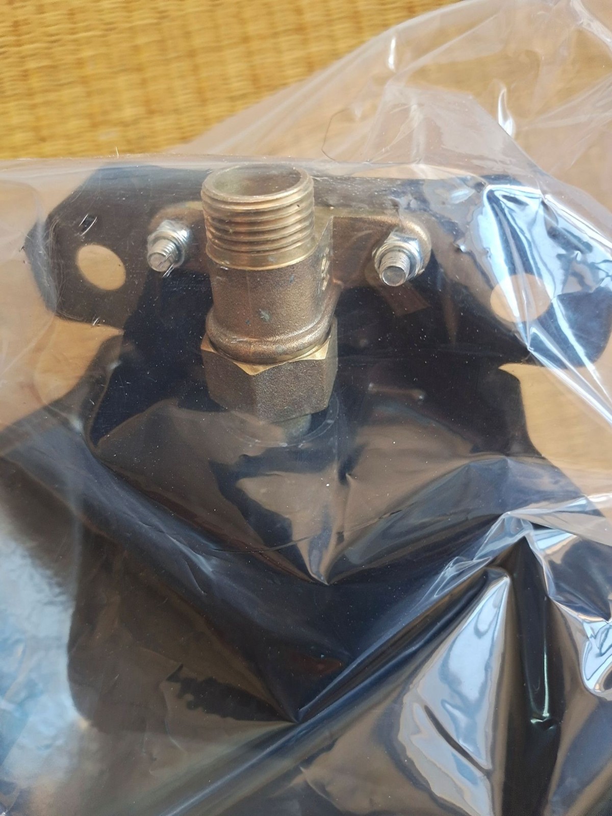 羊喝水自动饮水器猪牛羊饮水盆喝水槽铁羊碗羊用自动饮水碗铜阀图6