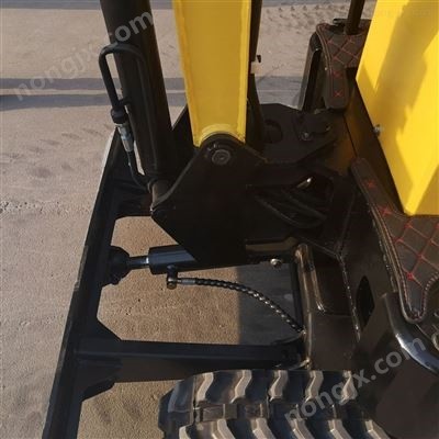 小型挖掘机农田挖沟土方回填室内破碎小挖机图3