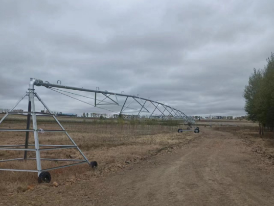 中心支轴式喷灌机