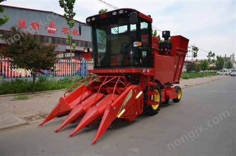 冀新三行玉米收割机
