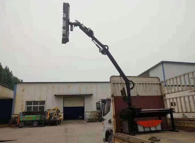 车载式中分带修剪机