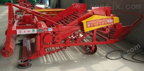 花生收获机侧面