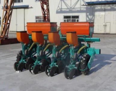 北大荒众荣2BM-4气吸式免耕精密播种机