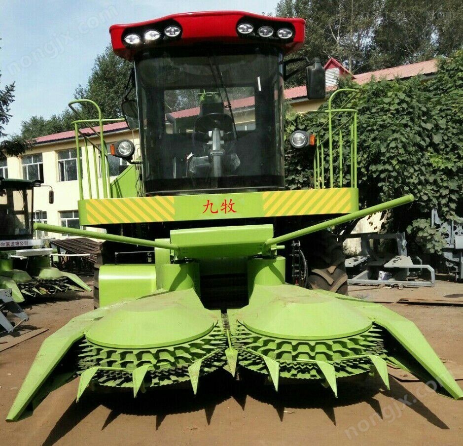 自走式青贮收获机