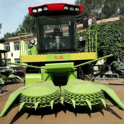 自走式青贮收获机