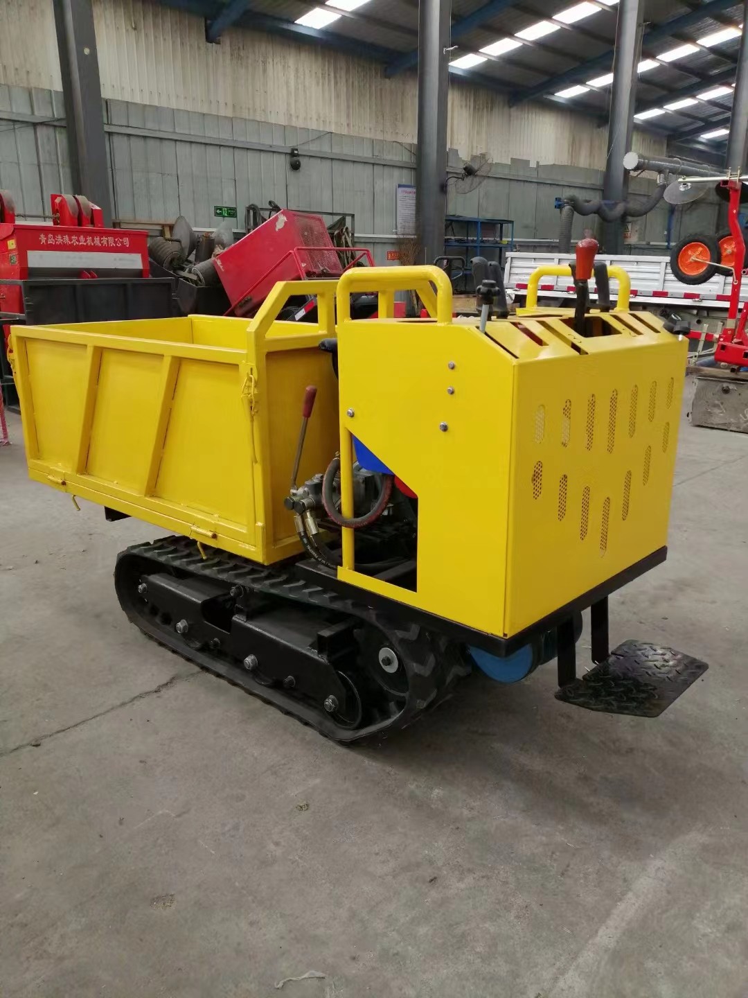 小型农用自卸车拉木材肥料粮食爬山虎三吨四吨驾驶式履带运输车（电议）图3