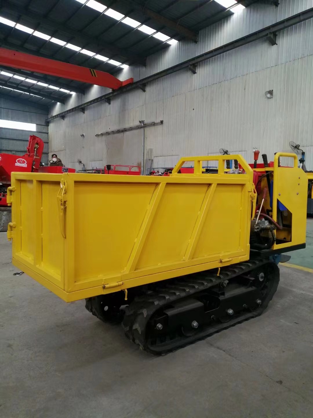 小型农用自卸车拉木材肥料粮食爬山虎三吨四吨驾驶式履带运输车（电议）图4