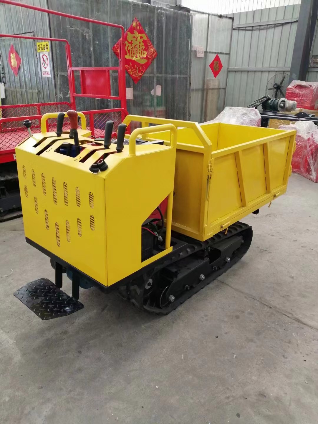 小型农用自卸车拉木材肥料粮食爬山虎三吨四吨驾驶式履带运输车（电议）图2