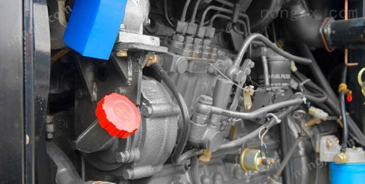 五征WZ504四轮驱动拖拉机图3