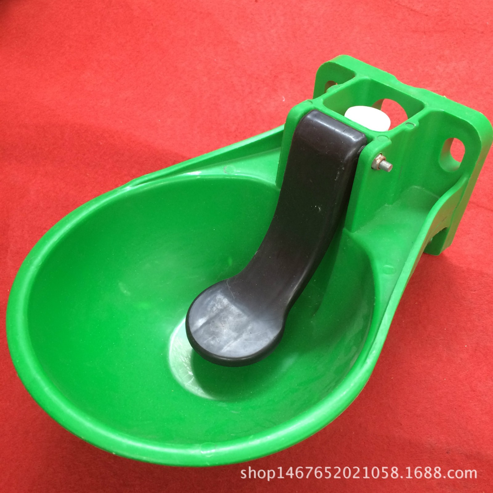 大号加厚塑料牛饮水碗 牛自动饮水器 牛用饮水槽 牛水碗式饮水器