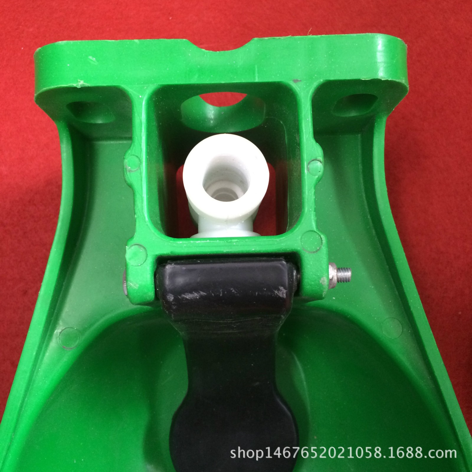 大号加厚塑料牛饮水碗 牛自动饮水器 牛用饮水槽 牛水碗式饮水器图2