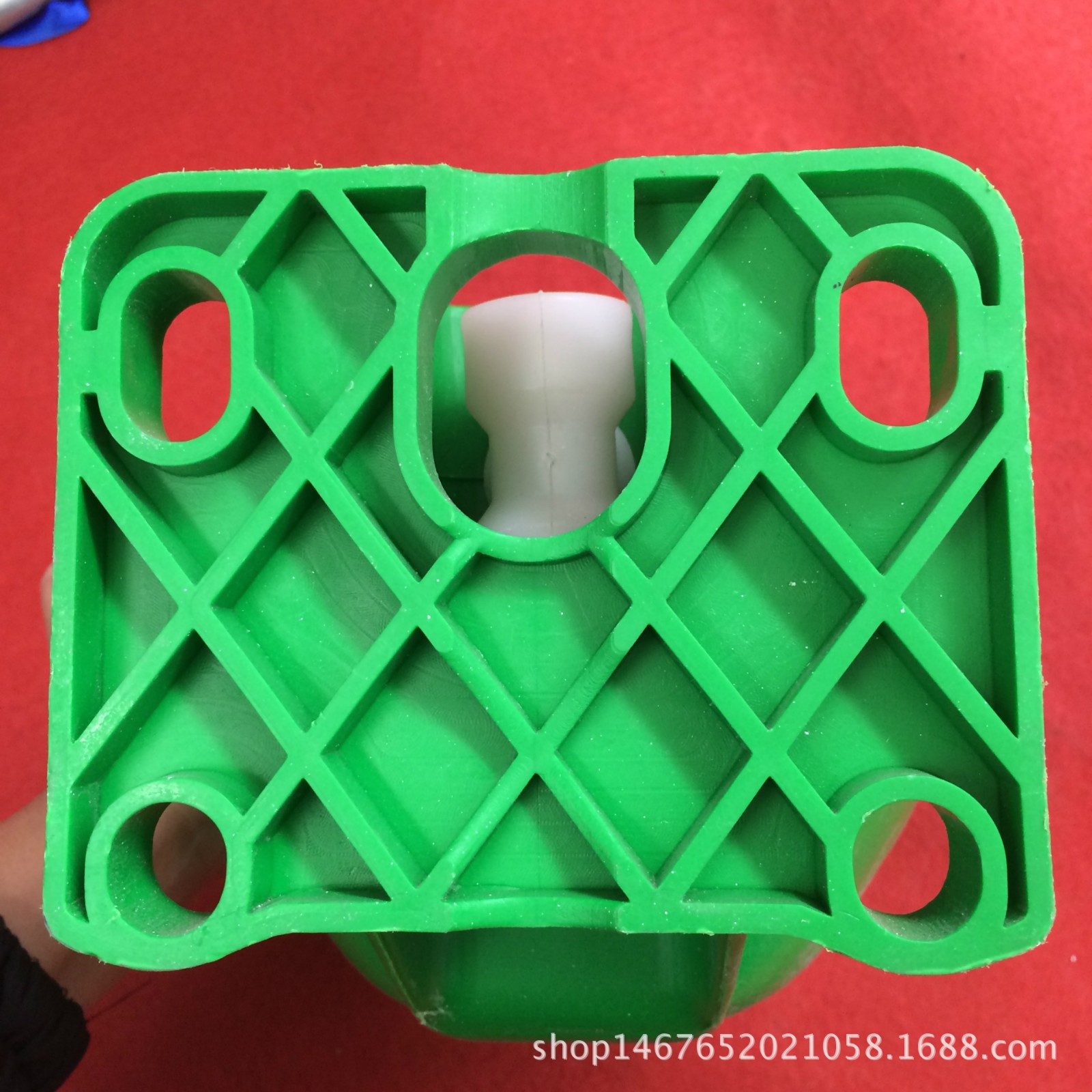 大号加厚塑料牛饮水碗 牛自动饮水器 牛用饮水槽 牛水碗式饮水器图4