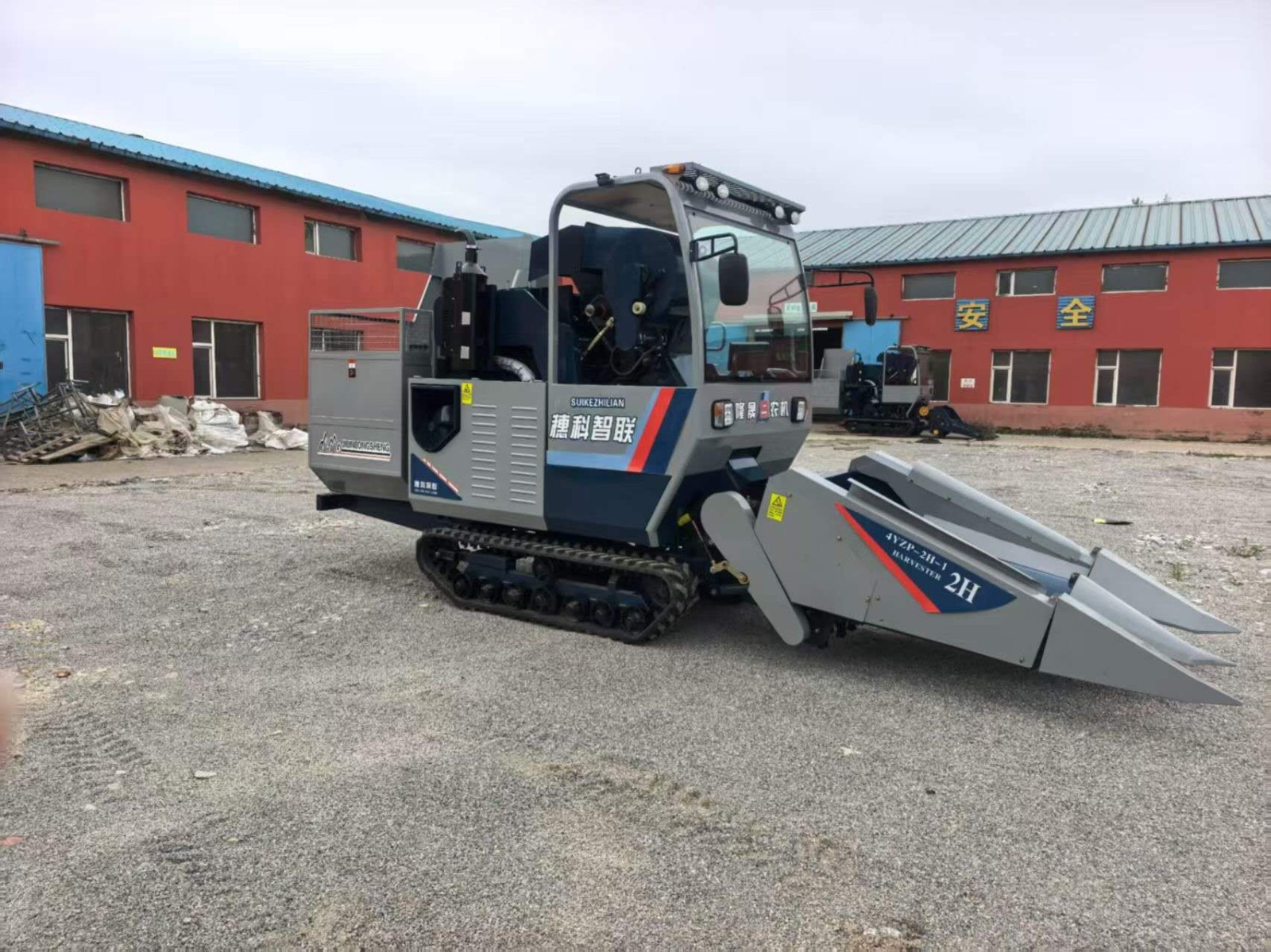 出售4YZP-2自走式履带玉米收获机图2