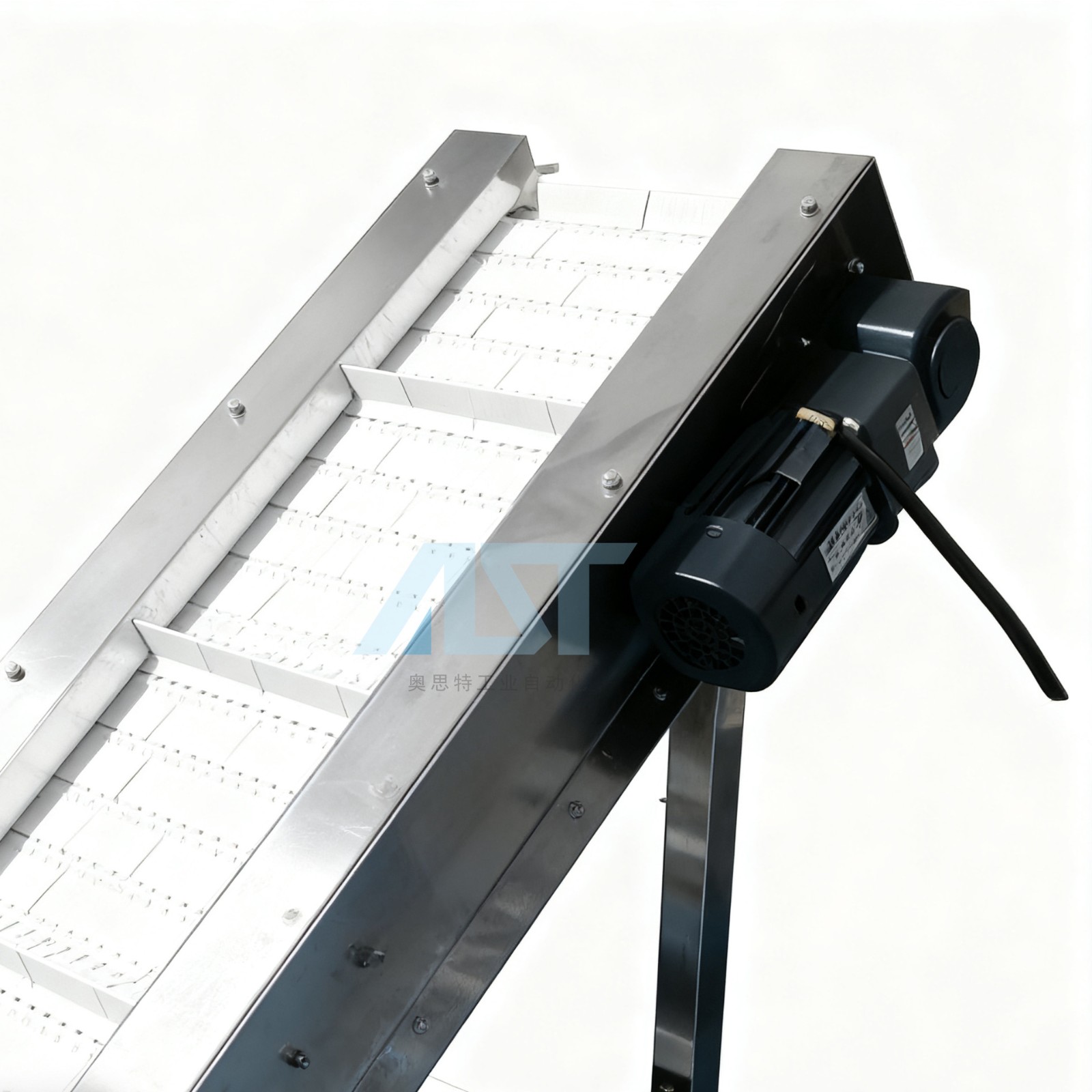 塑料板链提升机爬坡机挡板式链板传送带金属提升爬坡式链板 输送机 1台图4