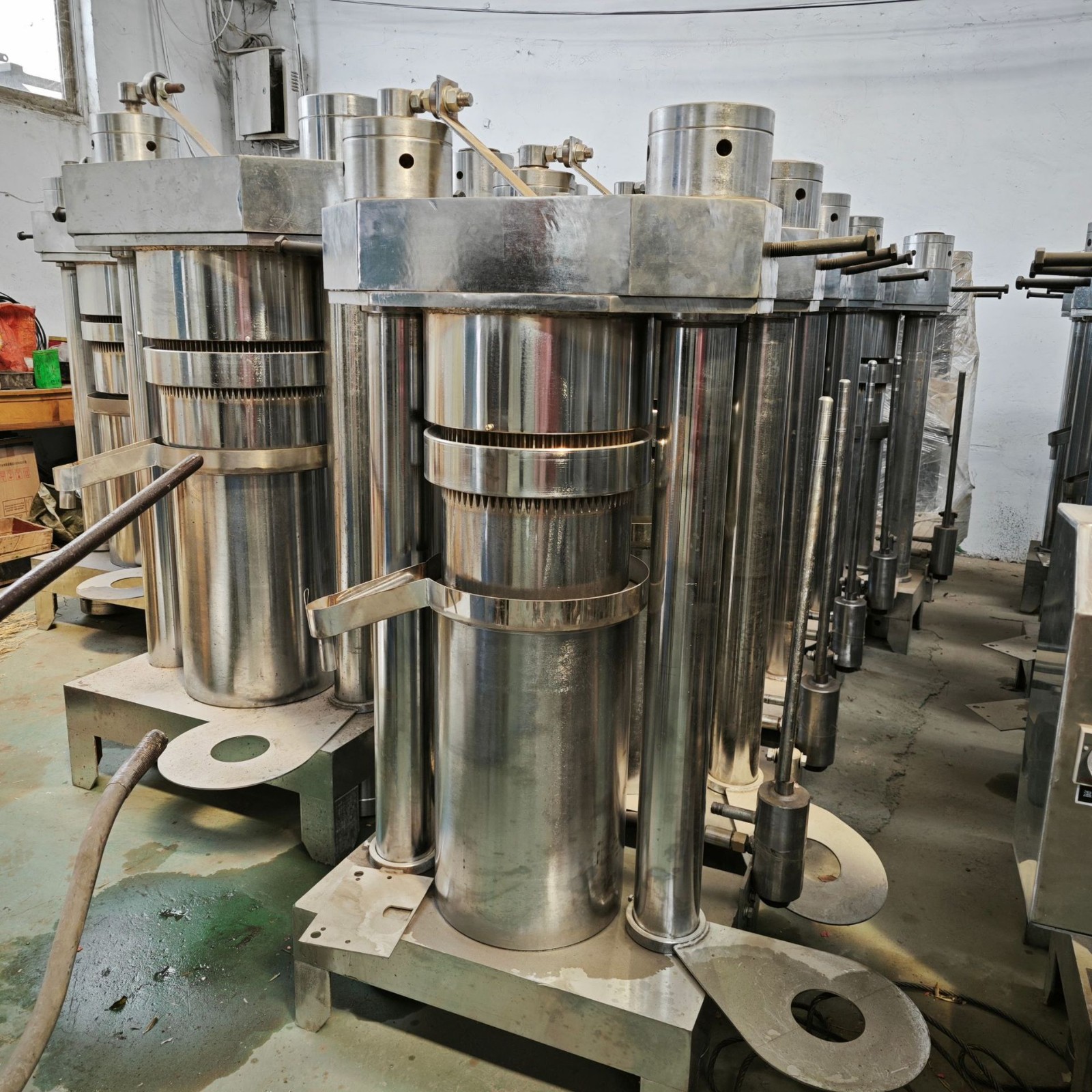 新款升级小型精炼加工压香油设备 黑白芝麻专用液压榨油 机炼油机图4