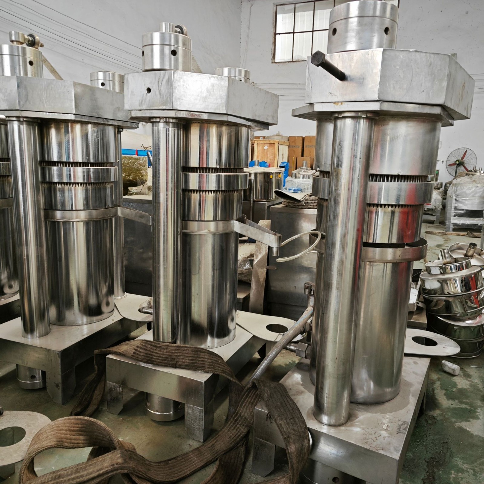 新款升级小型精炼加工压香油设备 黑白芝麻专用液压榨油 机炼油机图3