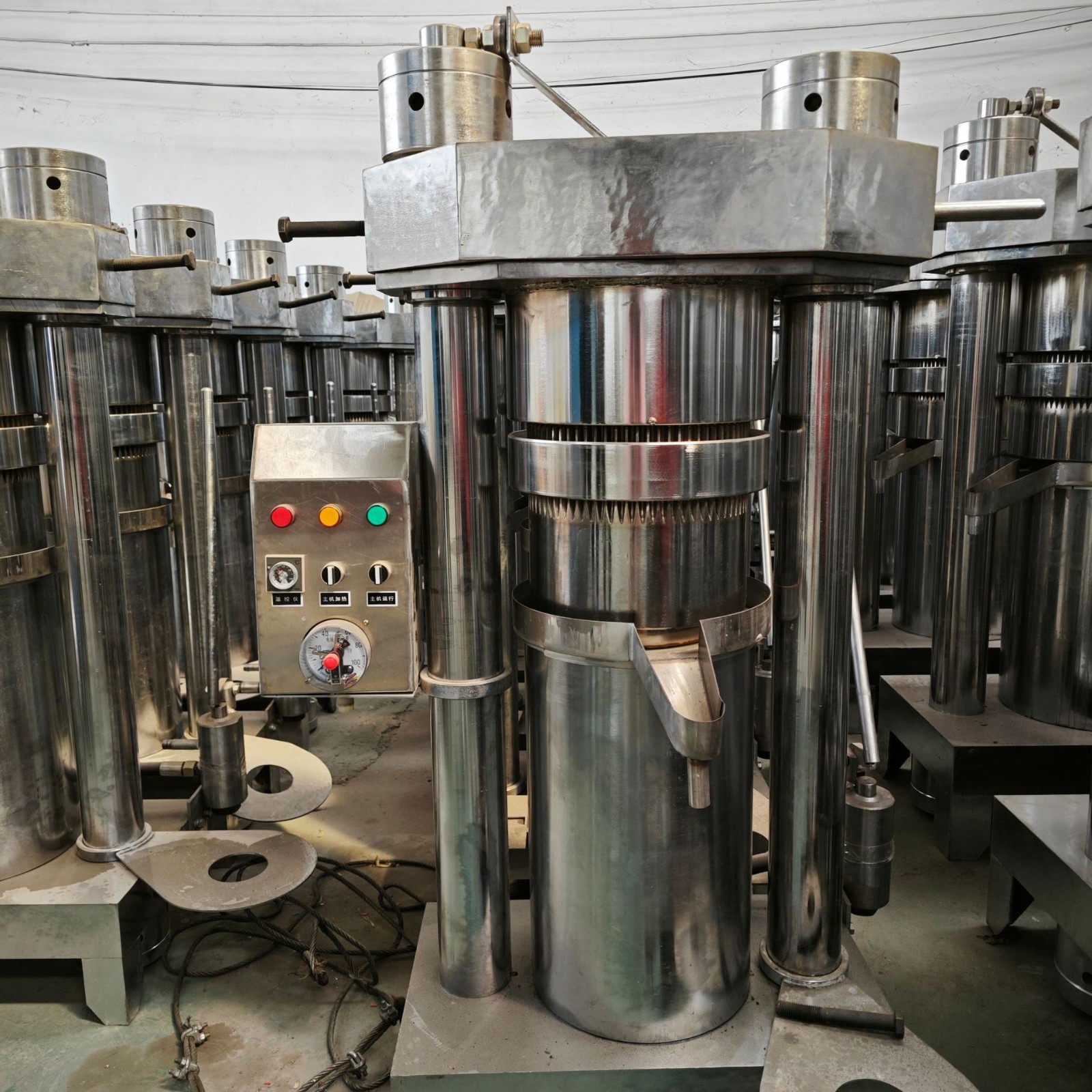 新款升级小型精炼加工压香油设备 黑白芝麻专用液压榨油 机炼油机图2