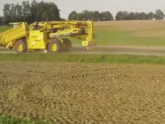 好厉害的农机设备，搞的跟变形金刚一样，实在佩服