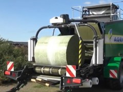 强大的农机，收割粉碎打包一气呵成，真是厉害