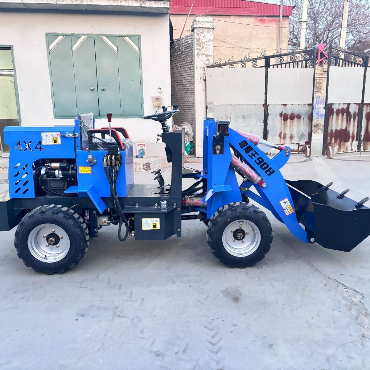 小铲车装载机柴油四驱农用推土机工程单缸养殖小型铲车电动装载机图4