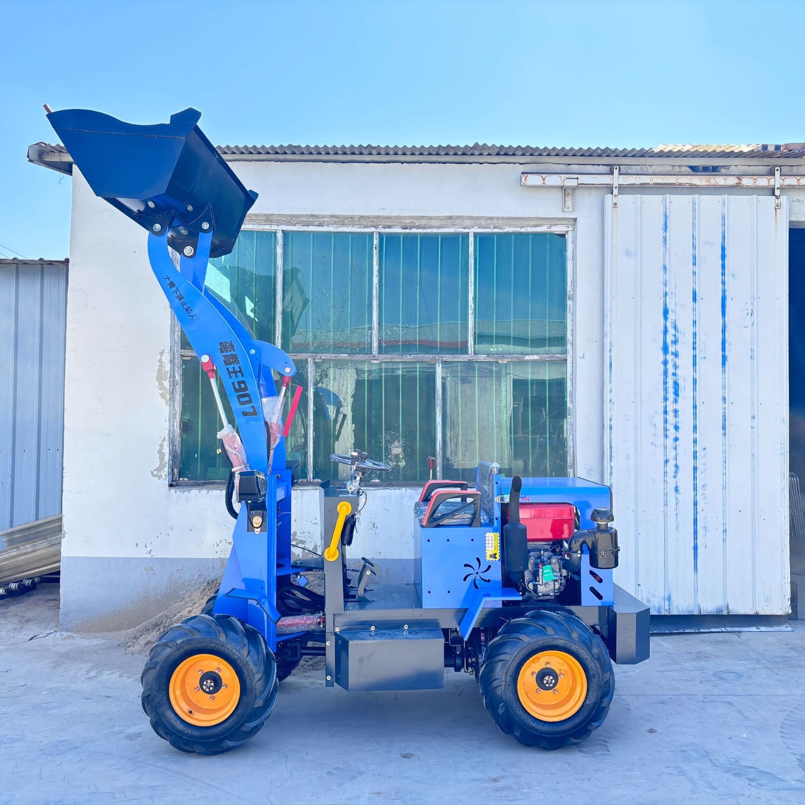 小铲车装载机柴油四驱农用推土机工程单缸养殖小型铲车电动装载机图2