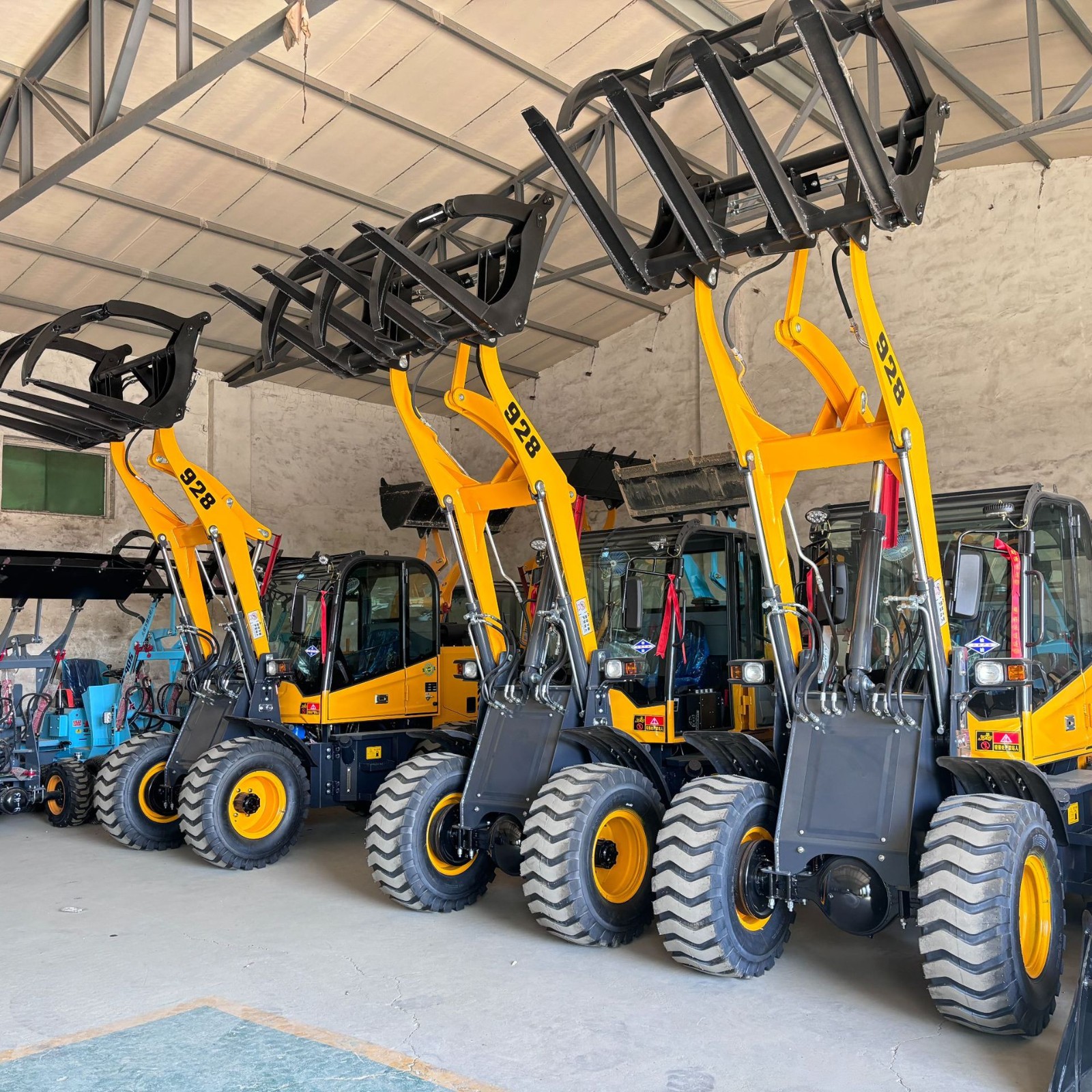 装载机小铲车工地农用装卸柴油装载机前卸式四驱装粮食铲车矮脚虎图4