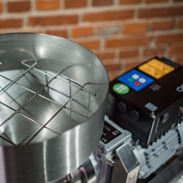 葡萄籽油冷压榨油机德国原装进口欧维克OW-400型出油率高性能稳定图2