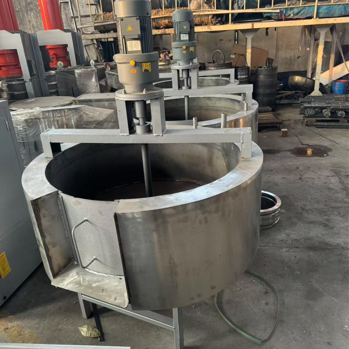 花生菜籽螺旋榨油机供应炒锅精炼食用油全套设备大型榨油机炒锅图2