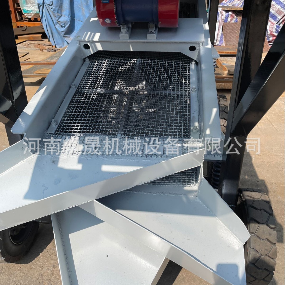 PE220*350柴油动力移动式石料破碎机油电两用颚破破碎筛分移动车图4