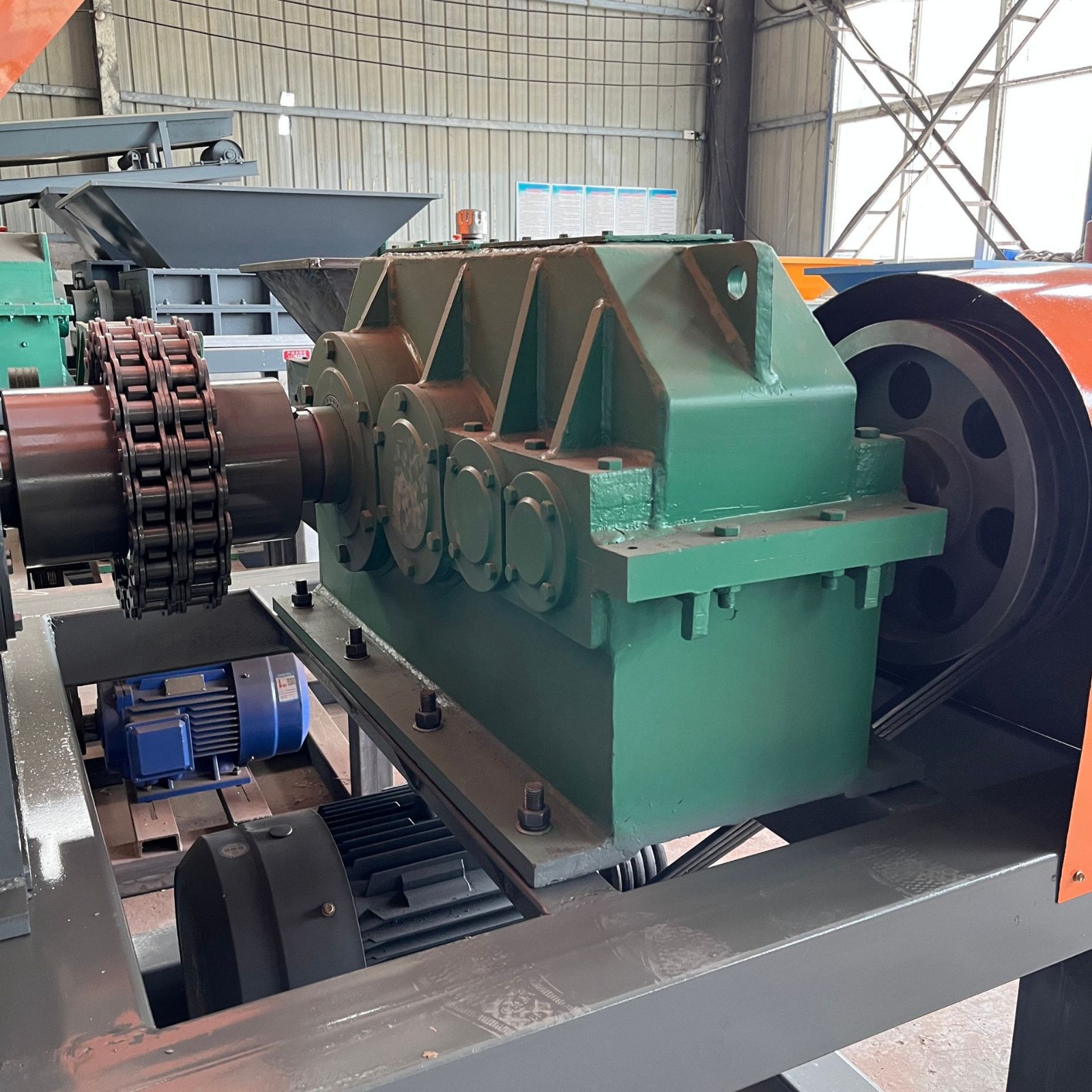 固废垃圾撕碎机木材原木撕碎机废旧轮胎撕碎破碎机图4