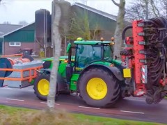 荷兰有机农场，利用现代化农机进行液态肥施肥，令人大开眼界！