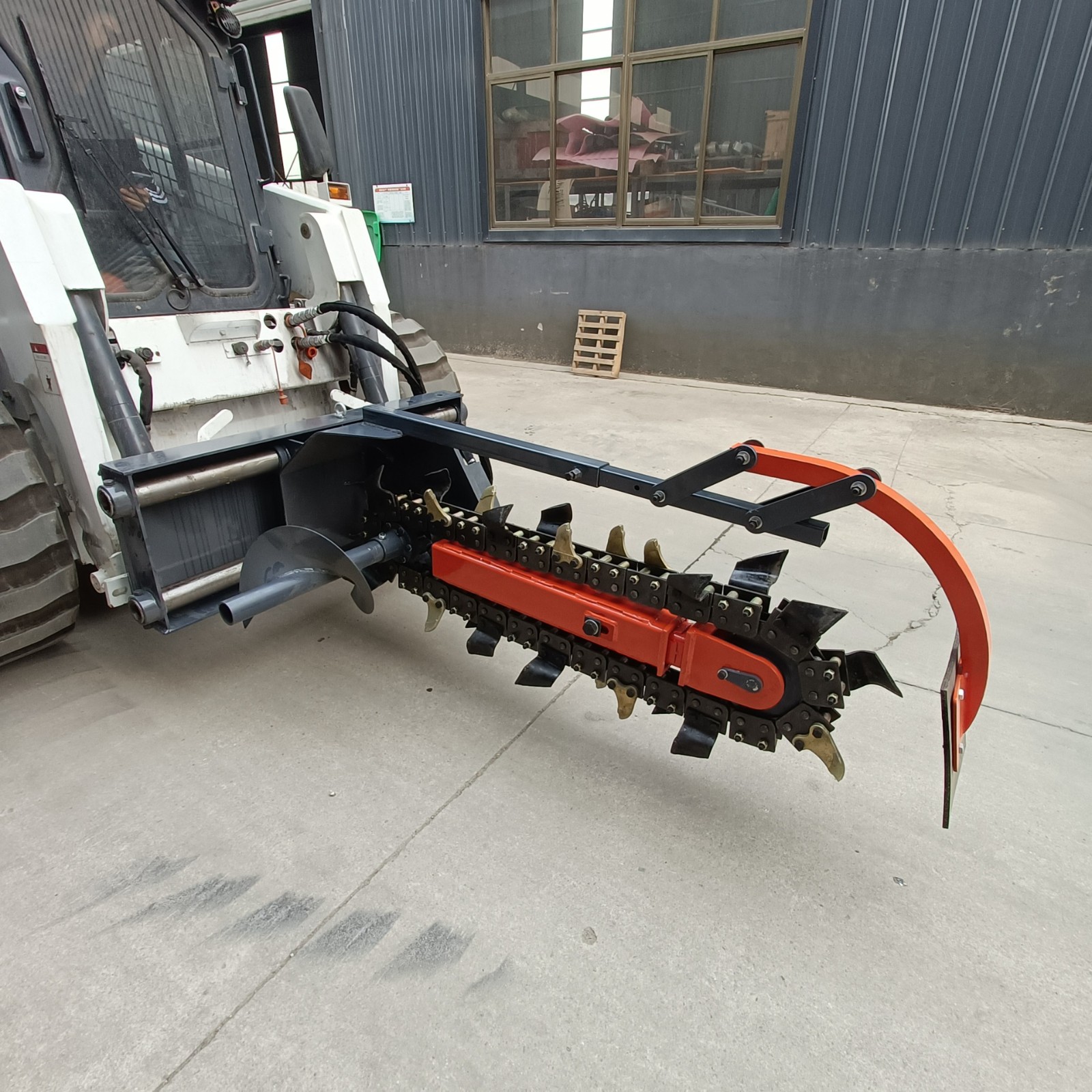 三贤厂家优惠开沟挖渠的好帮手滑移机加装多功能挖沟机，操作简单图2