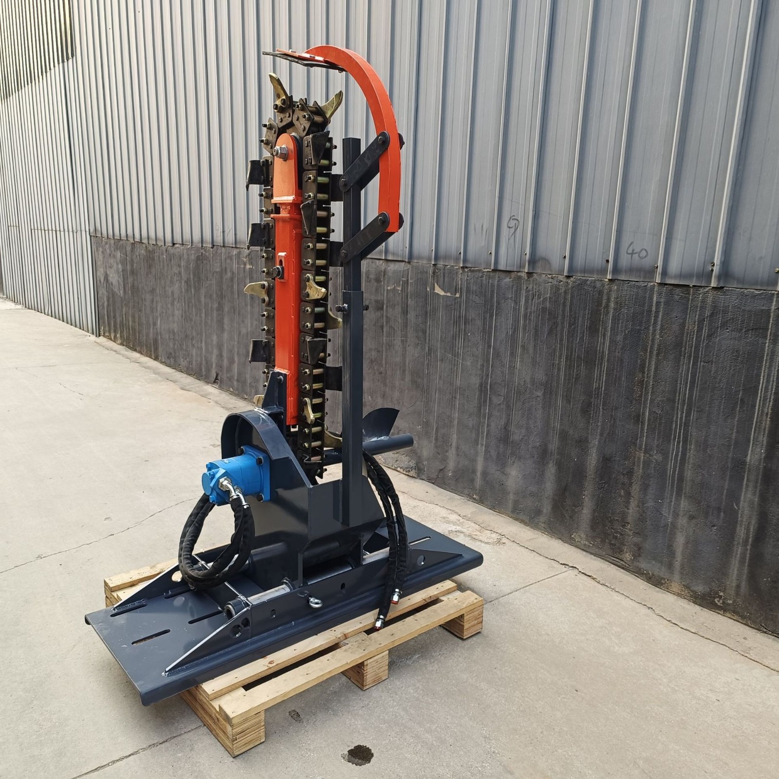 三贤厂家优惠开沟挖渠的好帮手滑移机加装多功能挖沟机，操作简单图3