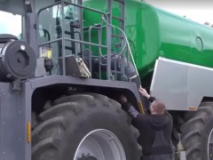 德国新型农机问世，耕地施肥一气呵成！机械智能系统完美融合