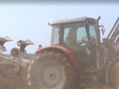 实拍日本农场的春季农机作业